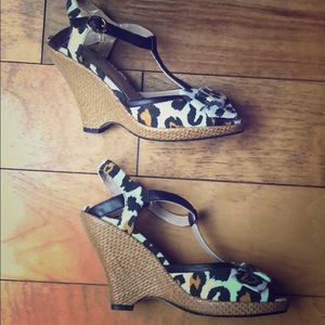 Poetic License animal print linen wedge size 8